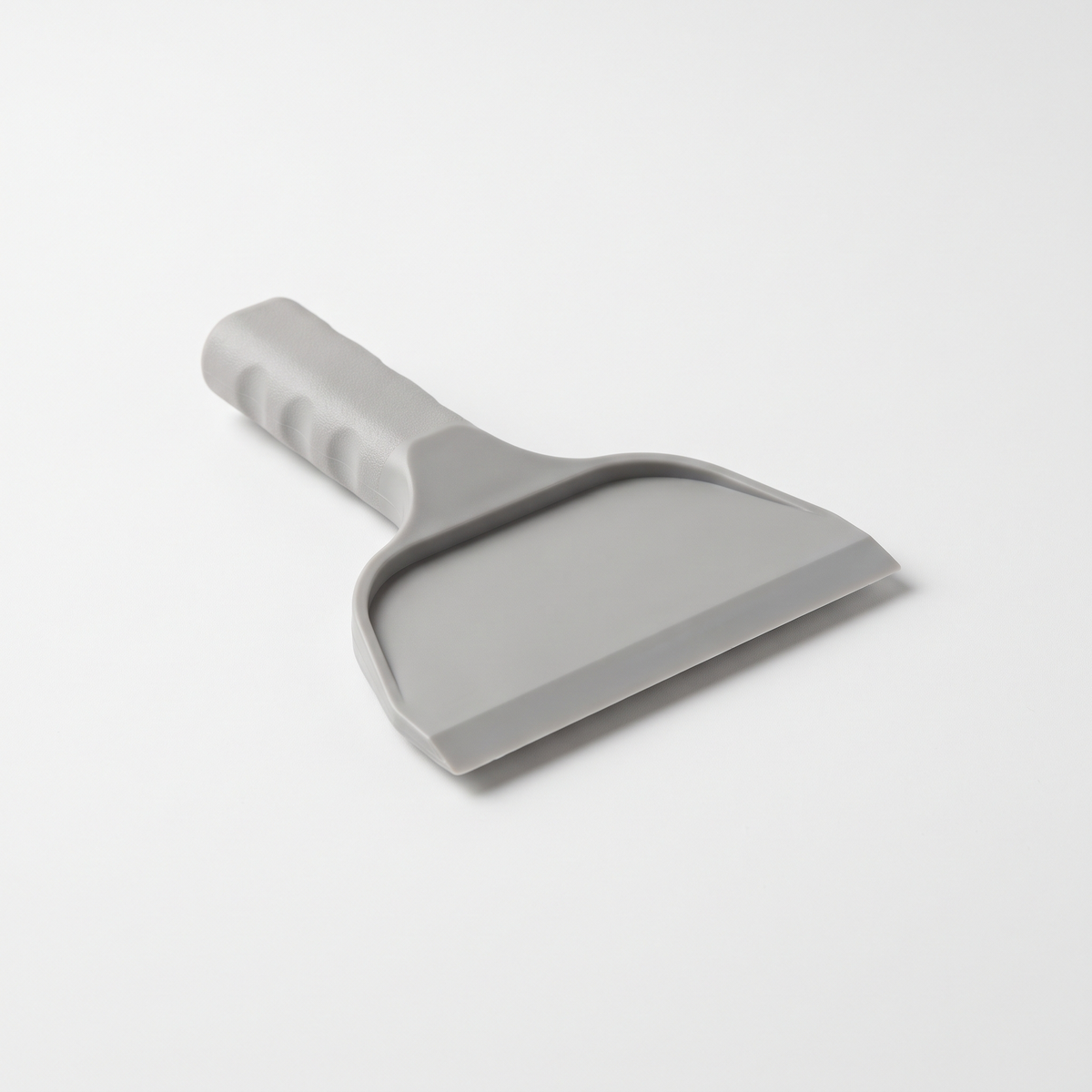 Representative illustration — plastic scraper for label removal; supplied model and packaging may vary.